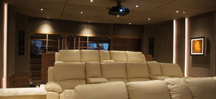 kino domowe projektory ekrany